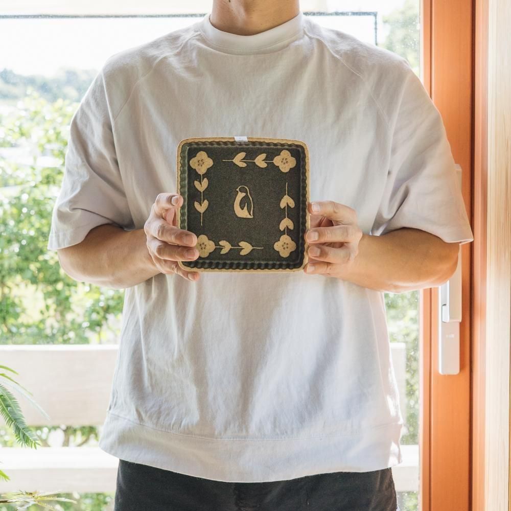 ※数量制限あり（2025年4月web個展）   苔色工房　【耐熱】なみなみ四角皿　／ペンギン　こ25