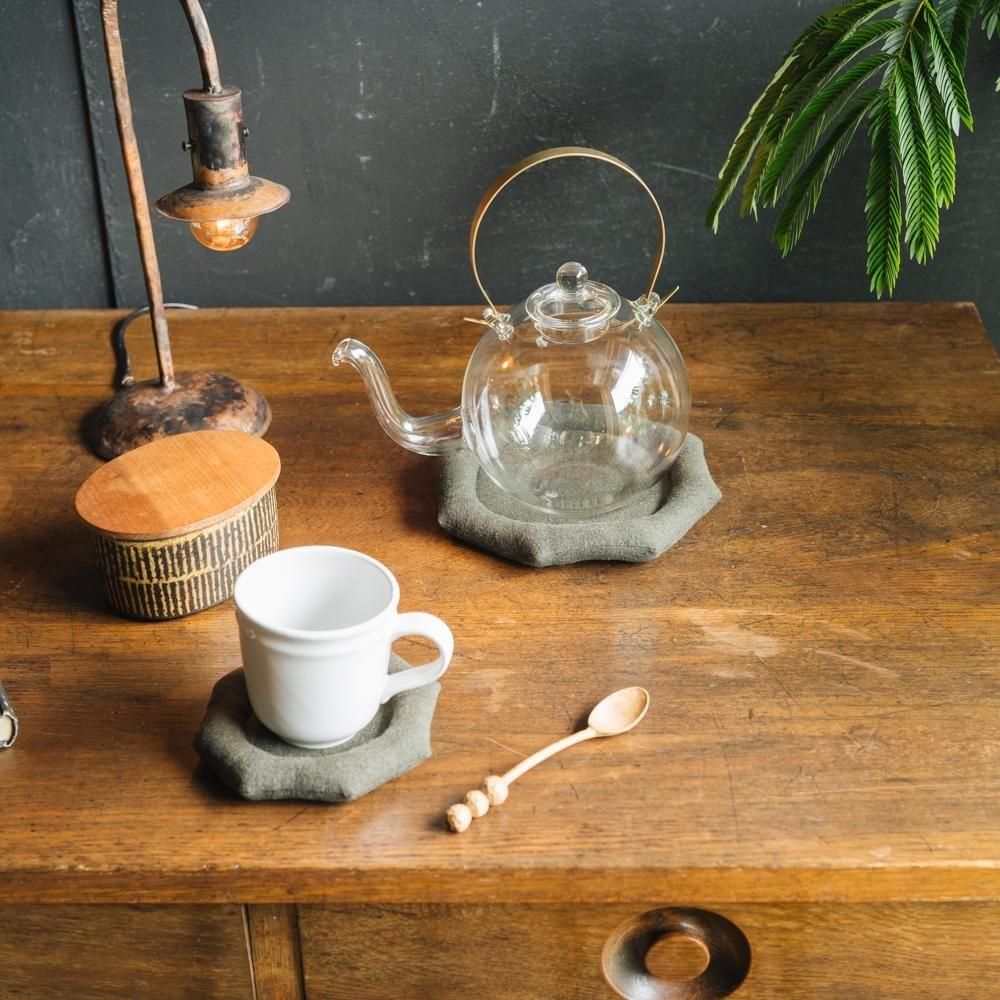 （2025年6月）tiny tea day　ぷくぷく八角形ポットマット　チャコール　t6<img class='new_mark_img2' src='https://img.shop-pro.jp/img/new/icons1.gif' style='border:none;display:inline;margin:0px;padding:0px;width:auto;' />