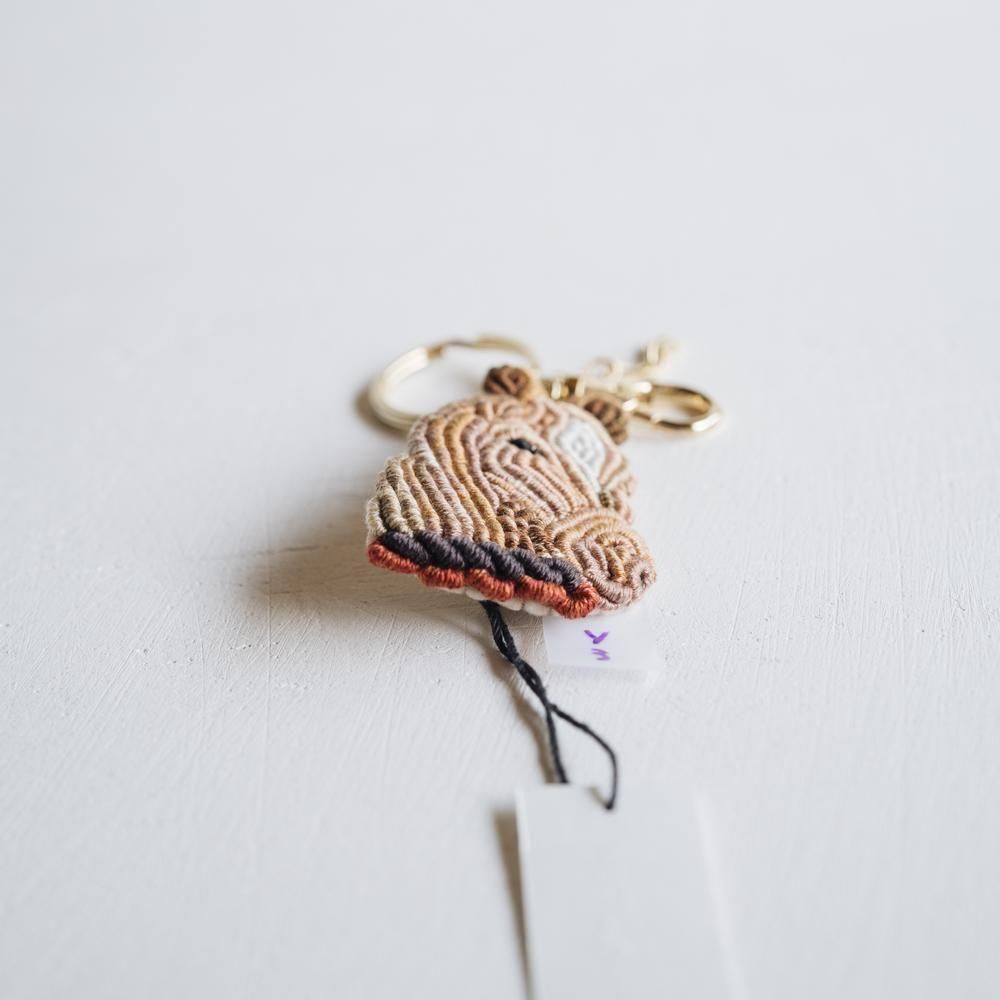 （2025年7月）【1点もの】yuki choucho　馬のお顔刺繍ブローチ／キーチェーン　y3