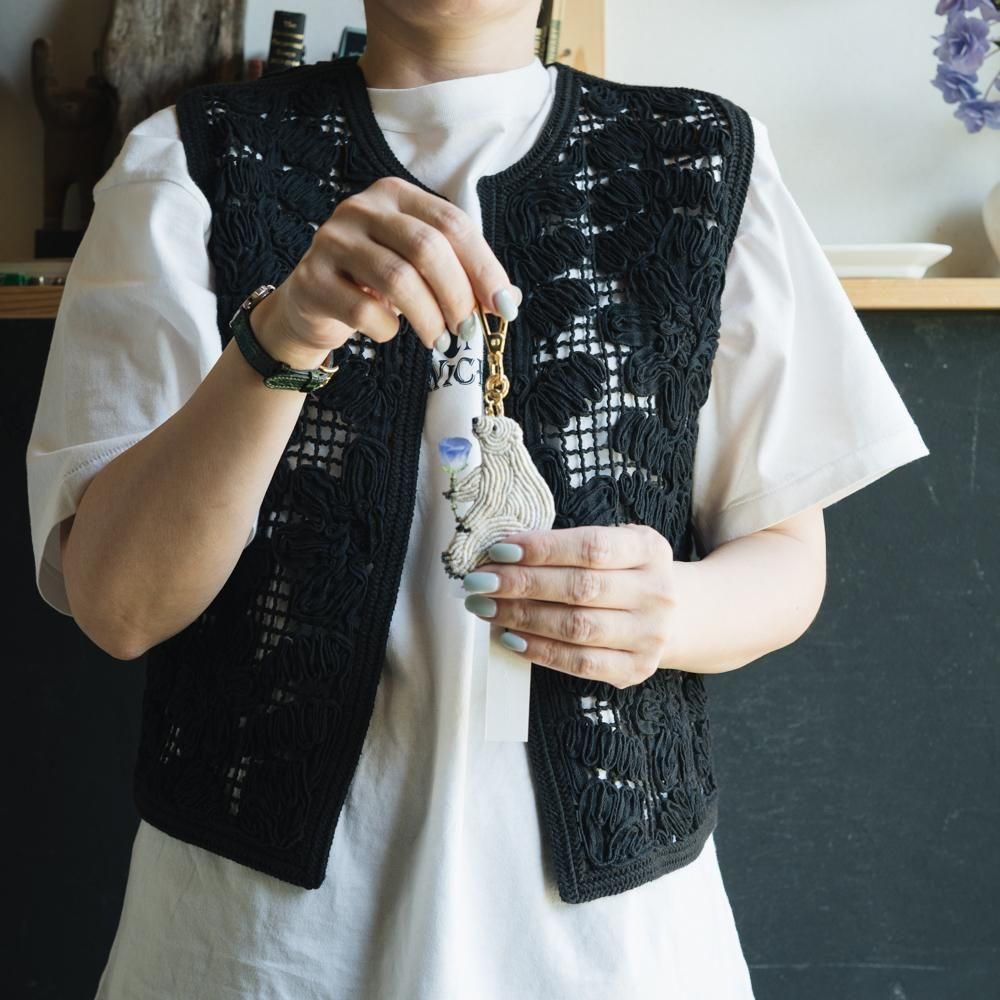 （2025年7月）【1点もの】yuki choucho　ホッキョクグマの刺繍ブローチ／バックチャーム　y4