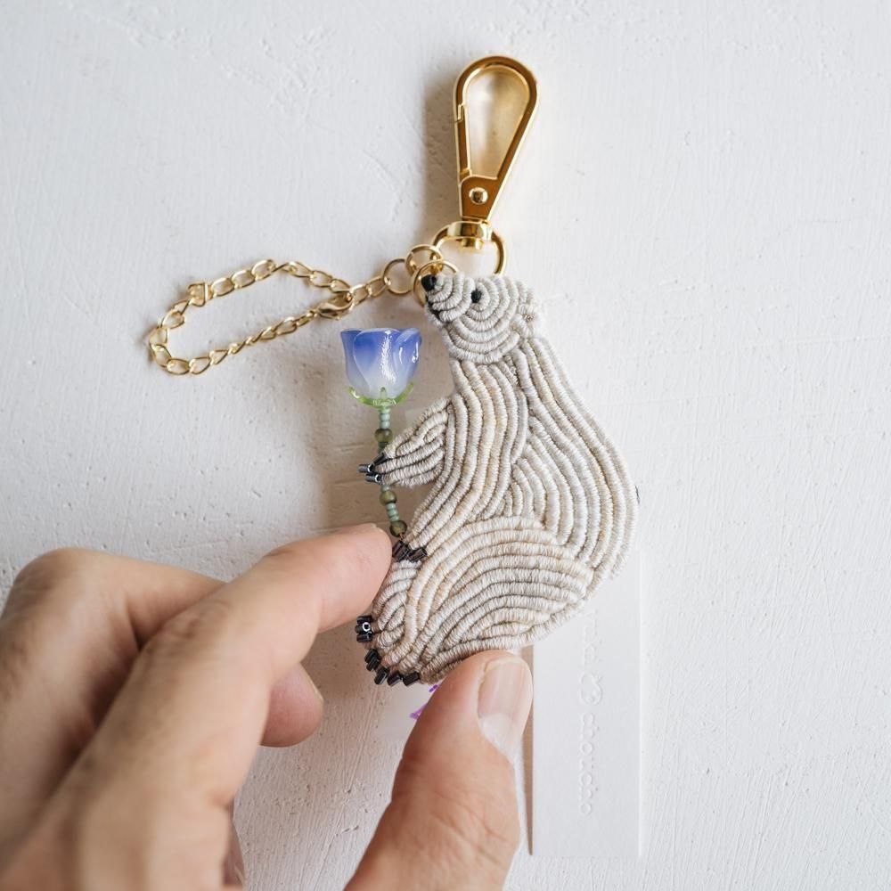 （2025年7月）【1点もの】yuki choucho　ホッキョクグマの刺繍ブローチ／バックチャーム　y4