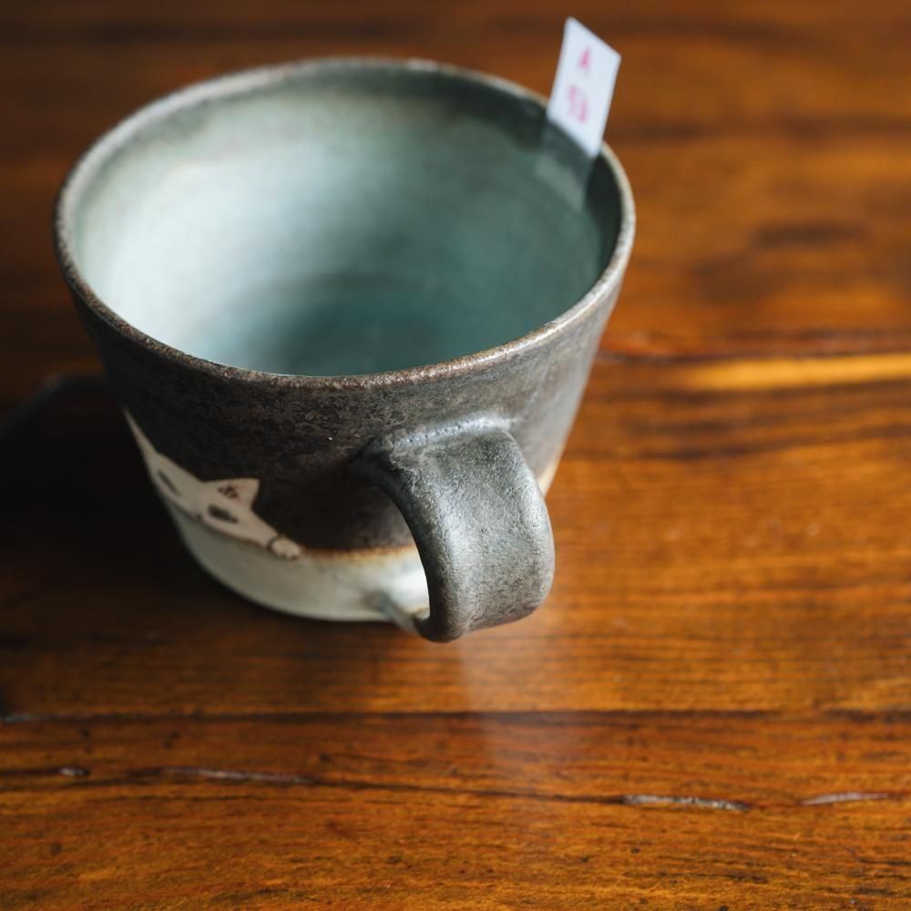 （2025年7月）acnepotterystudio　のぞく猫マグカップ　A5b<img class='new_mark_img2' src='https://img.shop-pro.jp/img/new/icons1.gif' style='border:none;display:inline;margin:0px;padding:0px;width:auto;' />