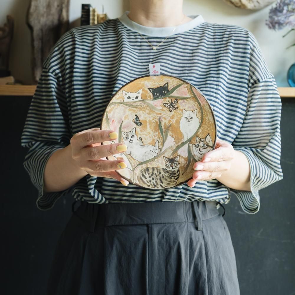 （2025年7月）【1点もの】acnepotterystudio　猫がたくさんのケーキ皿　A28a<img class='new_mark_img2' src='https://img.shop-pro.jp/img/new/icons1.gif' style='border:none;display:inline;margin:0px;padding:0px;width:auto;' />
