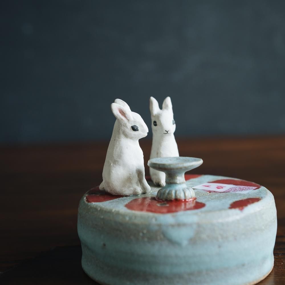 （2025年7月）【1点もの】acnepotterystudio　うさぎの高台アクセサリープレート　A49<img class='new_mark_img2' src='https://img.shop-pro.jp/img/new/icons1.gif' style='border:none;display:inline;margin:0px;padding:0px;width:auto;' />