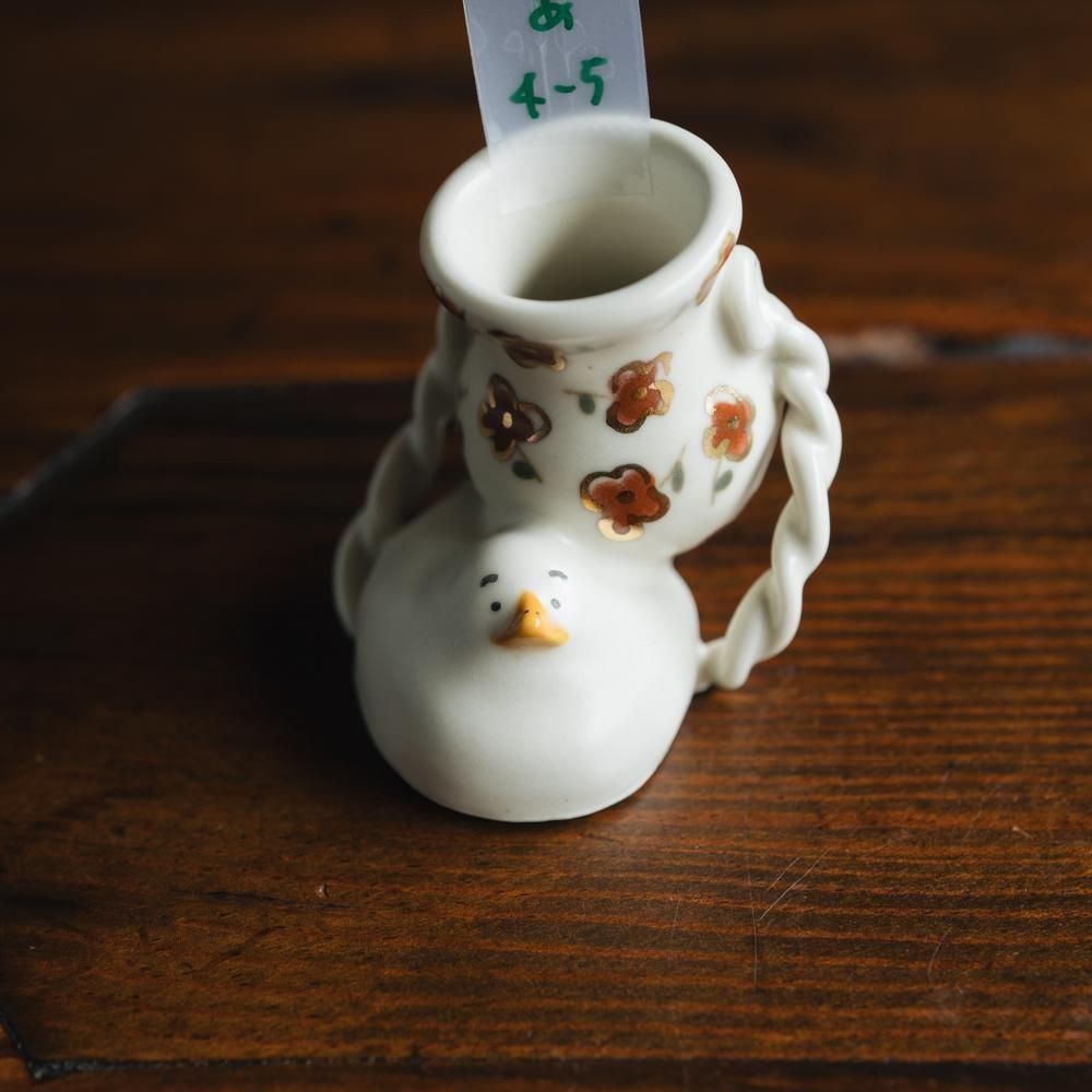 <img class='new_mark_img1' src='https://img.shop-pro.jp/img/new/icons1.gif' style='border:none;display:inline;margin:0px;padding:0px;width:auto;' />（2025年7月）荒井彩乃【1点もの】壺持ちアヒルA　あ4-5