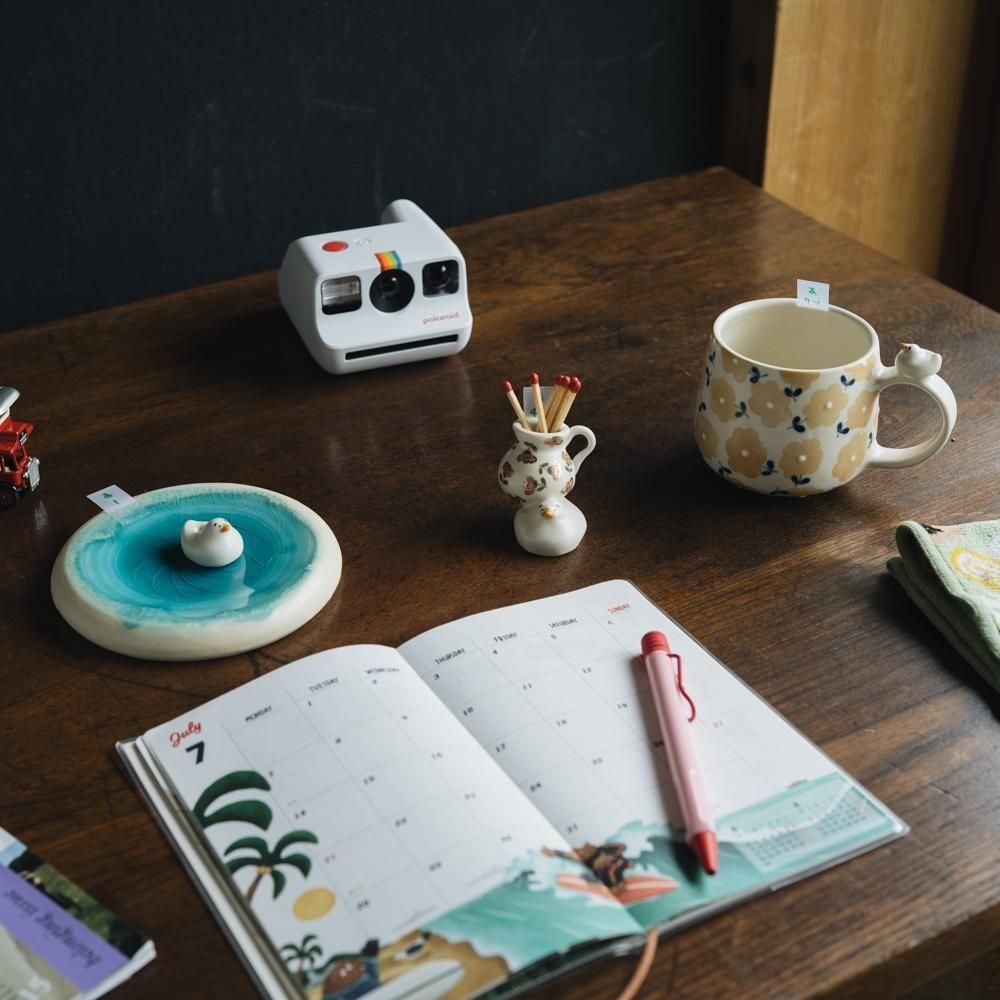 <img class='new_mark_img1' src='https://img.shop-pro.jp/img/new/icons1.gif' style='border:none;display:inline;margin:0px;padding:0px;width:auto;' />（2025年7月）荒井彩乃【1点もの】壺持ちアヒルA　あ4-6