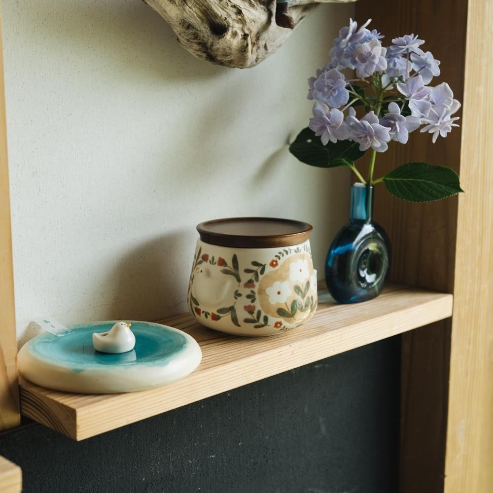<img class='new_mark_img1' src='https://img.shop-pro.jp/img/new/icons1.gif' style='border:none;display:inline;margin:0px;padding:0px;width:auto;' />（2025年7月）荒井彩乃【1点もの】レリーフアヒルの蓋付き小物入れ　あ6-4