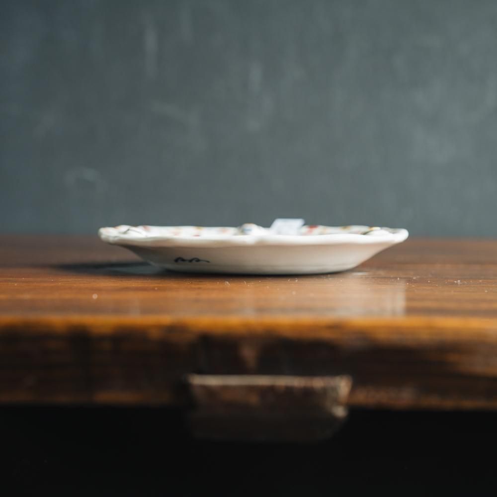 <img class='new_mark_img1' src='https://img.shop-pro.jp/img/new/icons1.gif' style='border:none;display:inline;margin:0px;padding:0px;width:auto;' />（2025年7月）荒井彩乃【1点もの】金彩レリーフ皿　あ10-2
