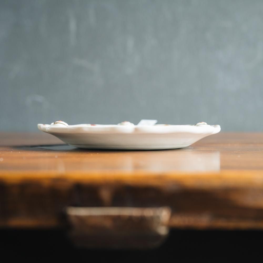 <img class='new_mark_img1' src='https://img.shop-pro.jp/img/new/icons1.gif' style='border:none;display:inline;margin:0px;padding:0px;width:auto;' />（2025年7月）荒井彩乃【1点もの】金彩レリーフ皿　あ10-8