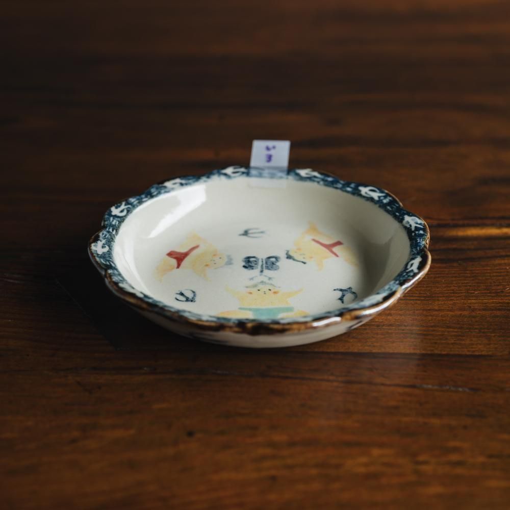 （2025年7月）【1点もの】岩佐悠子　相撲と燕4寸皿　い3<img class='new_mark_img2' src='https://img.shop-pro.jp/img/new/icons1.gif' style='border:none;display:inline;margin:0px;padding:0px;width:auto;' />