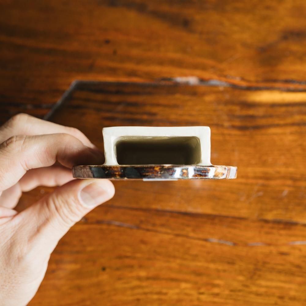 （2025年7月）【1点もの】岩佐悠子　ヘビの壁掛け花器　い19-1