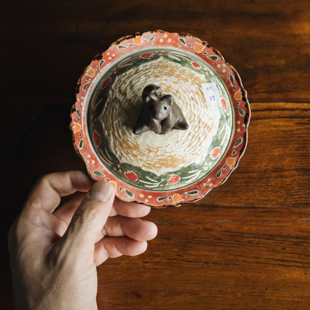 （2025年7月）【1点もの】岩佐悠子　コアラ親子とチューリップの蓋付きどんぶり　い25