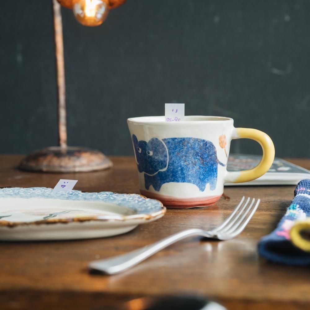 （2025年7月）【1点もの】岩佐悠子　ひらがな高台マグ　い28-20