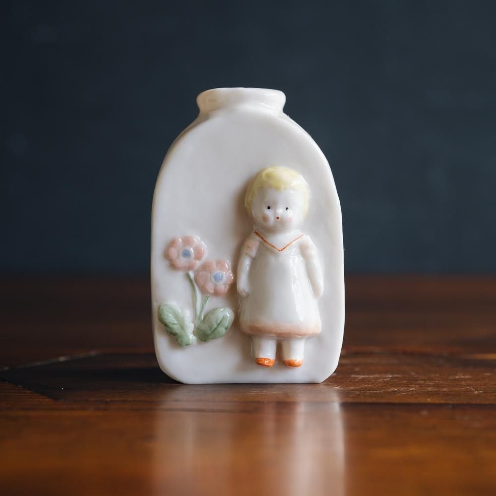 （2025年7月）【1点もの】すずらんまーち　花と女の子の一輪挿し　ス6