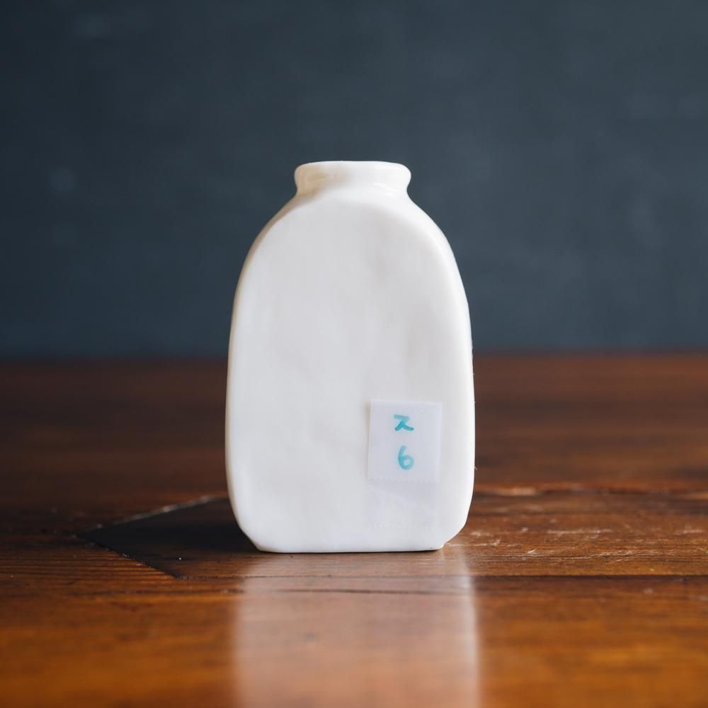 （2025年7月）【1点もの】すずらんまーち　花と女の子の一輪挿し　ス6