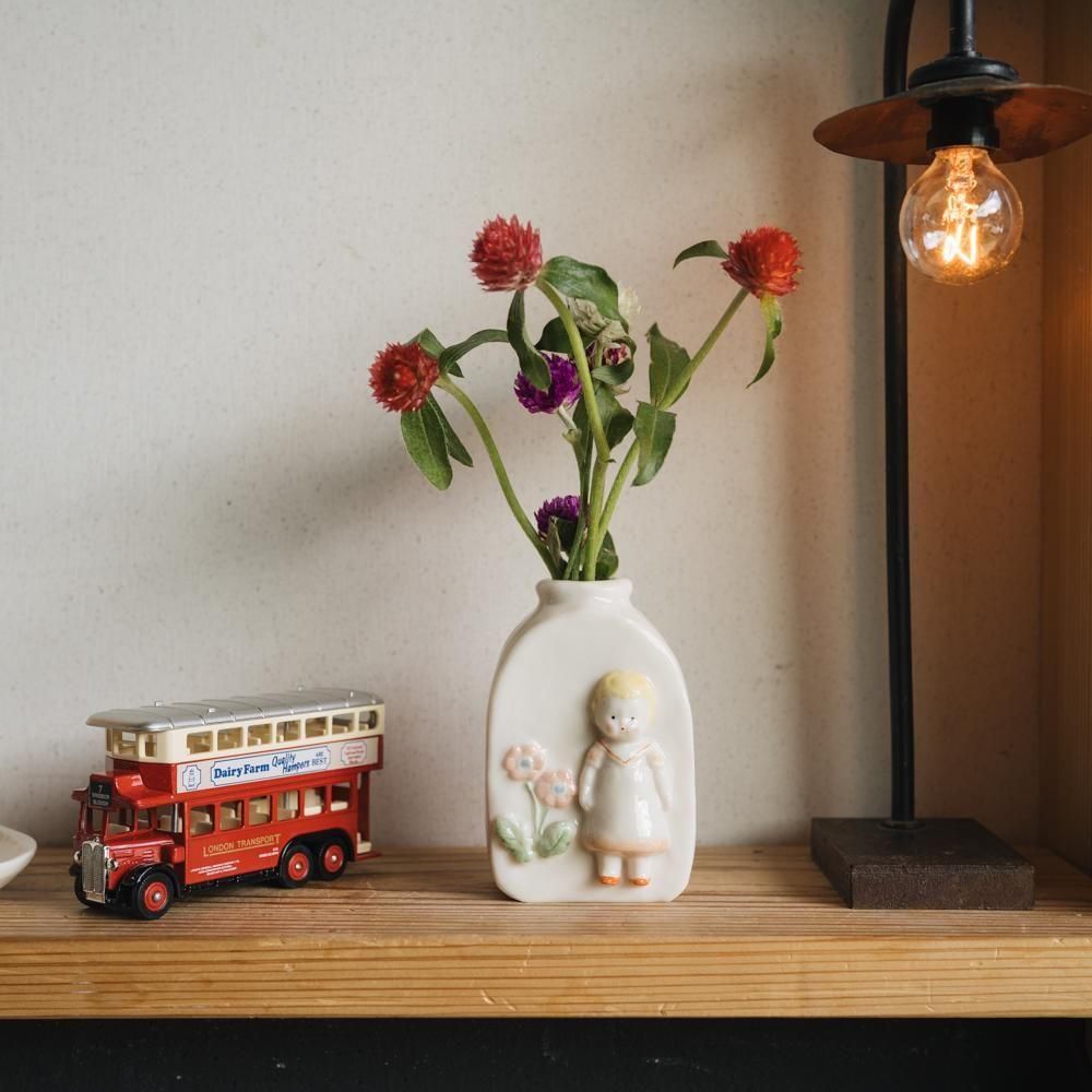 （2025年7月）【1点もの】すずらんまーち　花と女の子の一輪挿し　ス6