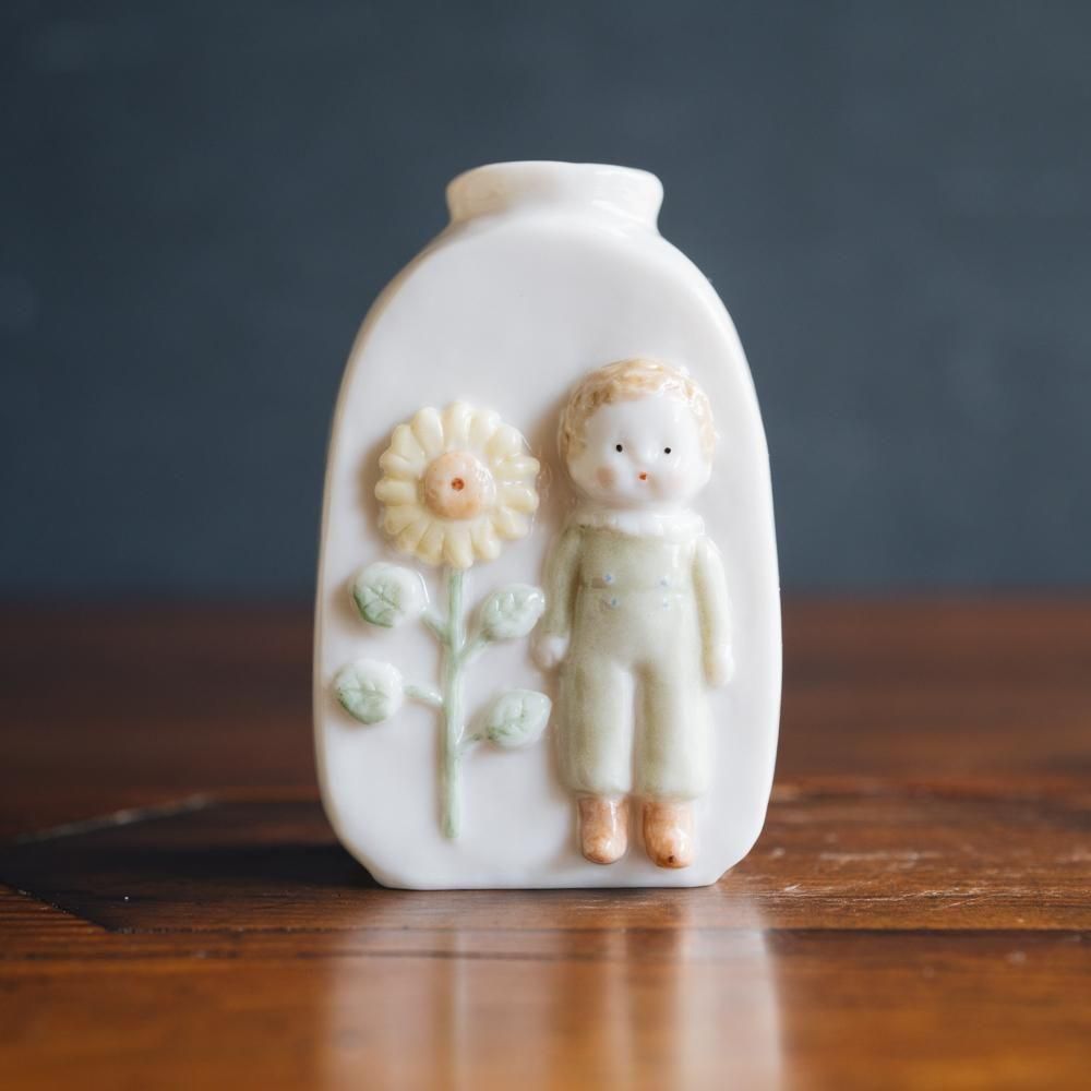 （2025年7月）【1点もの】すずらんまーち　ひまわりと男の子の一輪挿し　ス7