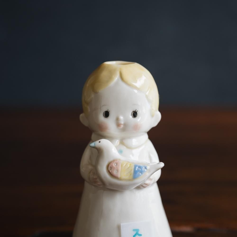 （2025年7月）【1点もの】すずらんまーち　祈り（ハトをもつ子供の一輪挿し）　ス19