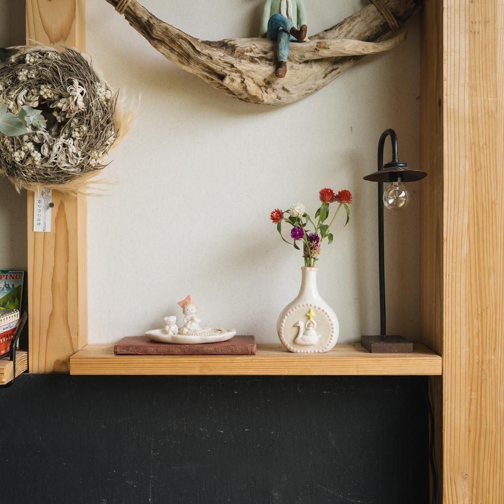 （2025年7月）【1点もの】すずらんまーち　スワンと少女の一輪挿し　ス31