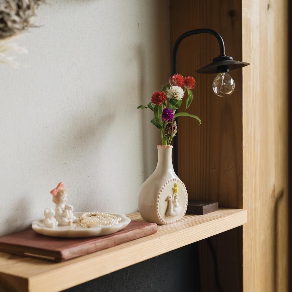 （2025年7月）【1点もの】すずらんまーち　スワンと少女の一輪挿し　ス31