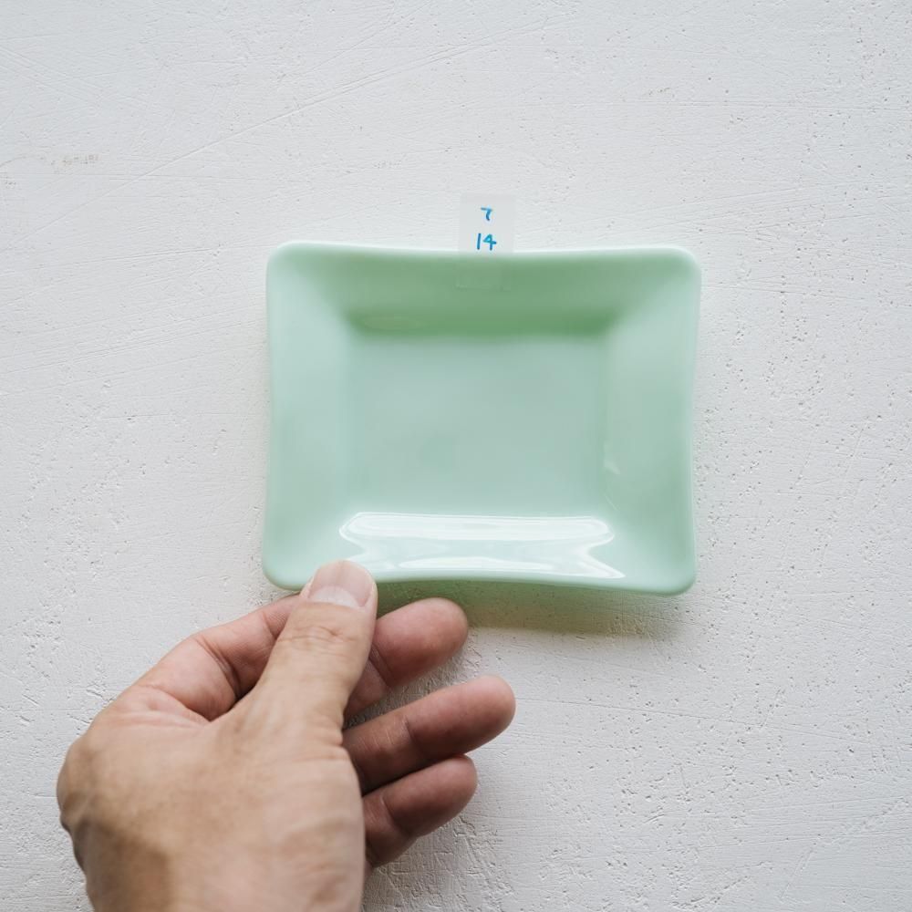 （2025年7月）【1点もの】天気雨　角皿　て14