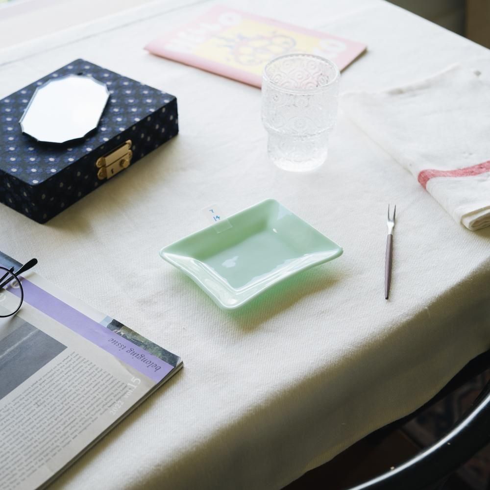 （2025年7月）【1点もの】天気雨　角皿　て14