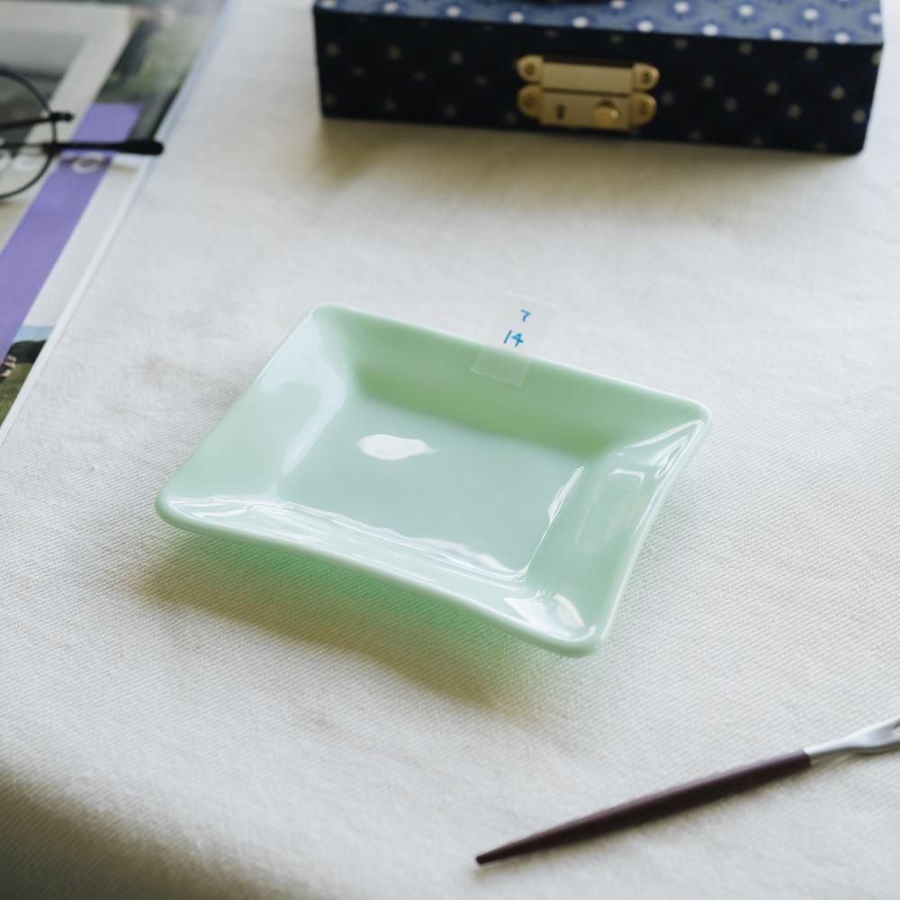 （2025年7月）【1点もの】天気雨　角皿　て14