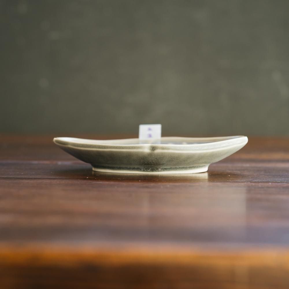 阿部慎太朗さんの花冠レリーフ豆ラヴィエ(グレー・ペールグレー) 2枚セット 阿部慎太朗さんの花冠レリーフ豆ラヴィエ(グレー・ペールグレー