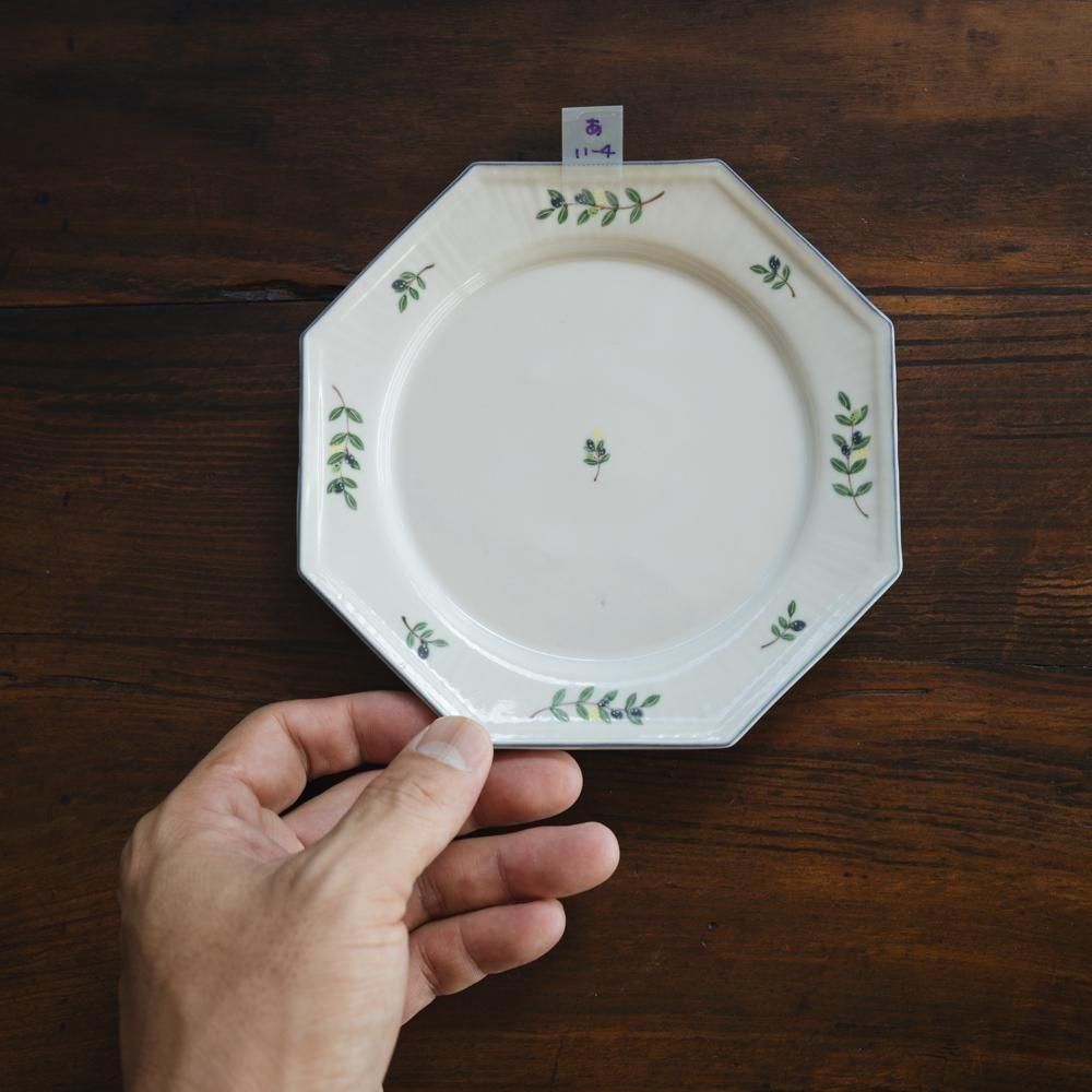 阿部慎太朗　八角モールレリーフ皿5寸　オリーブ 作家さんの器と暮らしにまつわる道具のお店｜イロドリ