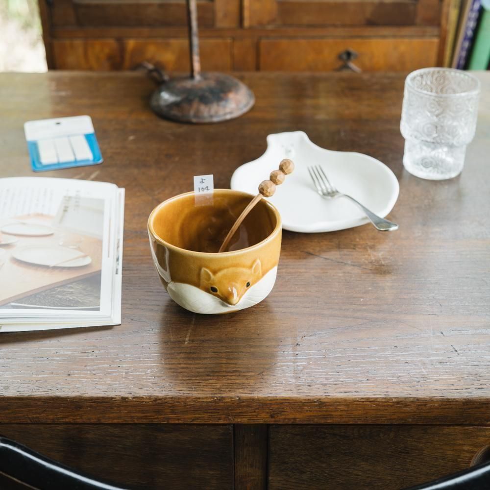 torobi. ラッコ　お皿　作家もの　リス　うたたねきつね　日本作家 torobi ラッコ お皿 作家もの リス うたたねきつね 日本作家