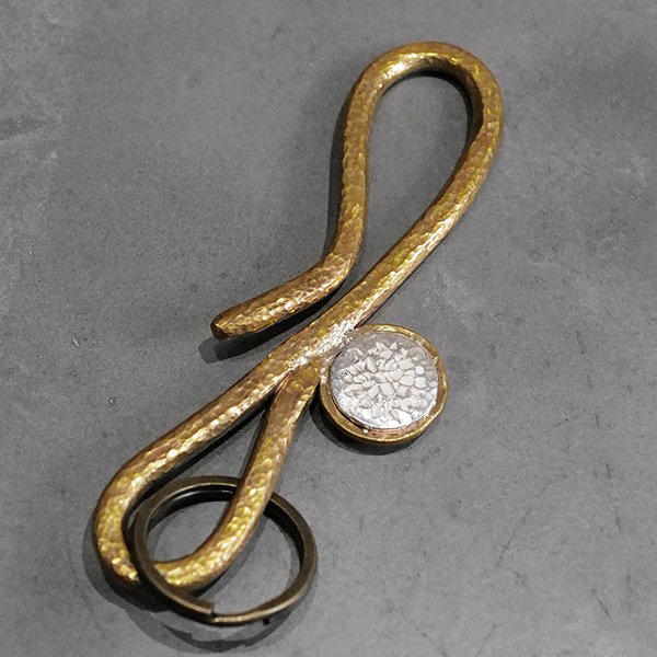 rin / Hook Tapping Key Ring 