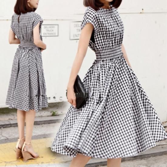 リゾート ワンピース コーデ 夏 ミモレ丈 大人 ギンガムチェック フレア 白黒 リゾートワンピース 通販 ドレスバケーション マキシ丈からミニまで ハワイ旅行に