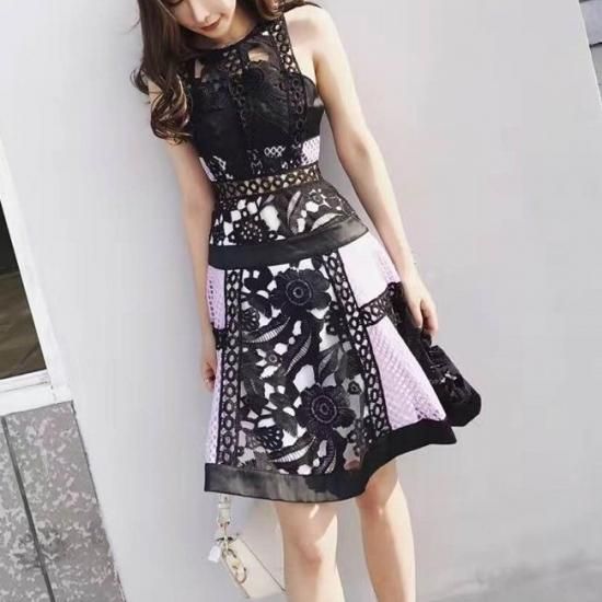 リゾート ワンピース コーデ パーティー ディナー 膝丈 ノースリーブ フレア ａライン 個性的 かわいい セクシー 花柄 レース 黒 リゾート ワンピース 通販 ドレスバケーション マキシ丈からミニまで ハワイ旅行に