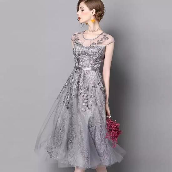リゾート ドレス ワンピース コーデ パーティー 結婚式 ディナー ミモレ丈 フレンチスリーブ フレア 大人 上品 華やか チュール サテン シースルー 刺繍 グレー リゾートワンピース 通販 ドレスバケーション マキシ丈からミニまで ハワイ旅行に