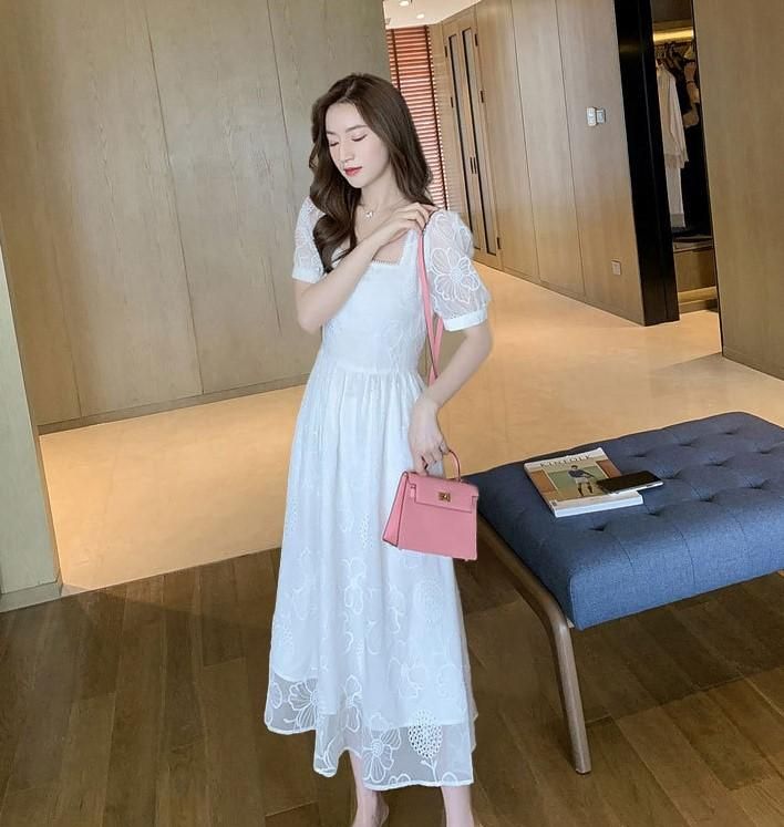 清楚かわいい花柄デザイン パフスリーブのフレアロング白ワンピース 清楚かわいい花柄デザイン パフスリーブのフレアロング白ワンピース
