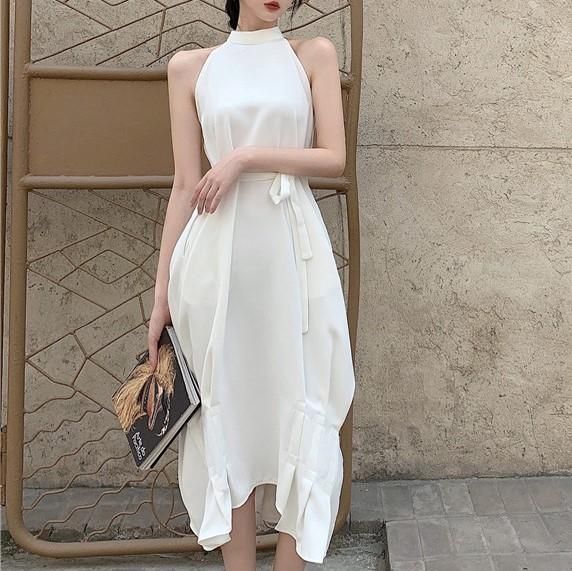 お呼ばれドレスにもおすすめ 大人レディなホルターネックの