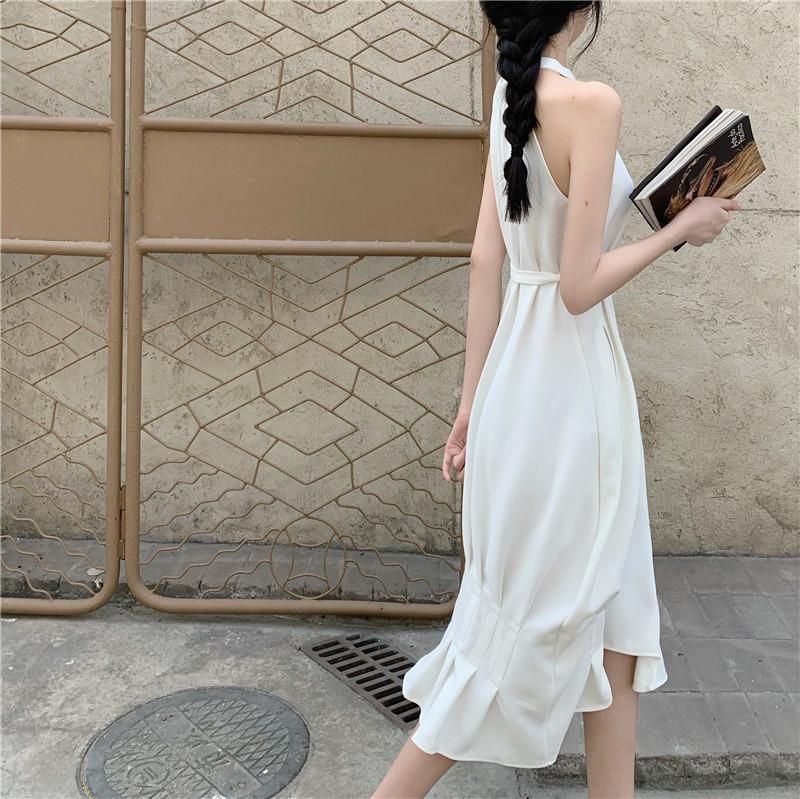 お呼ばれドレスにもおすすめ 大人レディなホルターネックの