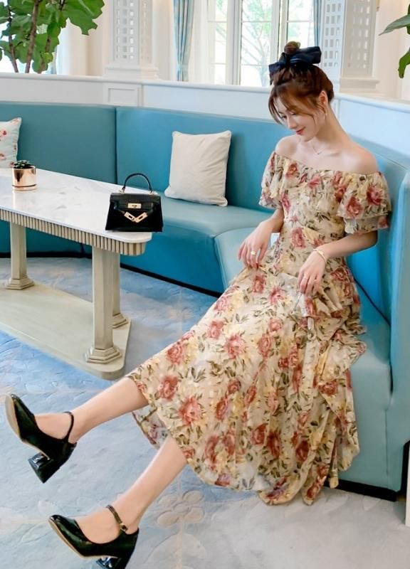 ティアードフリルでガーリーに Vネックとオフショルの2way使える