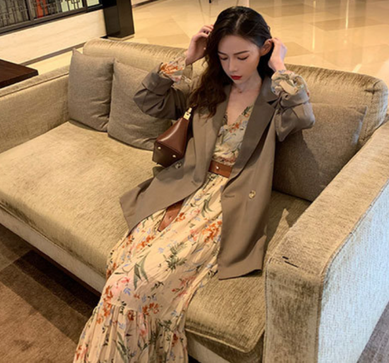 美品　ETRE TOKYO ボタニカルプリントロングワンピース Vネック 美品 ETRE TOKYO（エトレトウキョウ）ボタニカルプリントロング