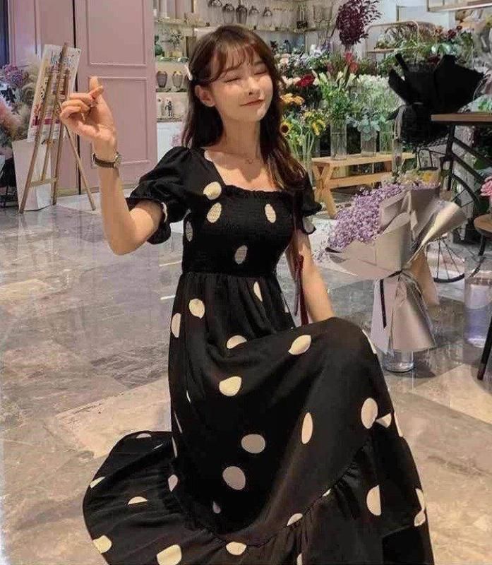 リボンやフリルでガーリーに レトロかわいいドット柄ロング丈