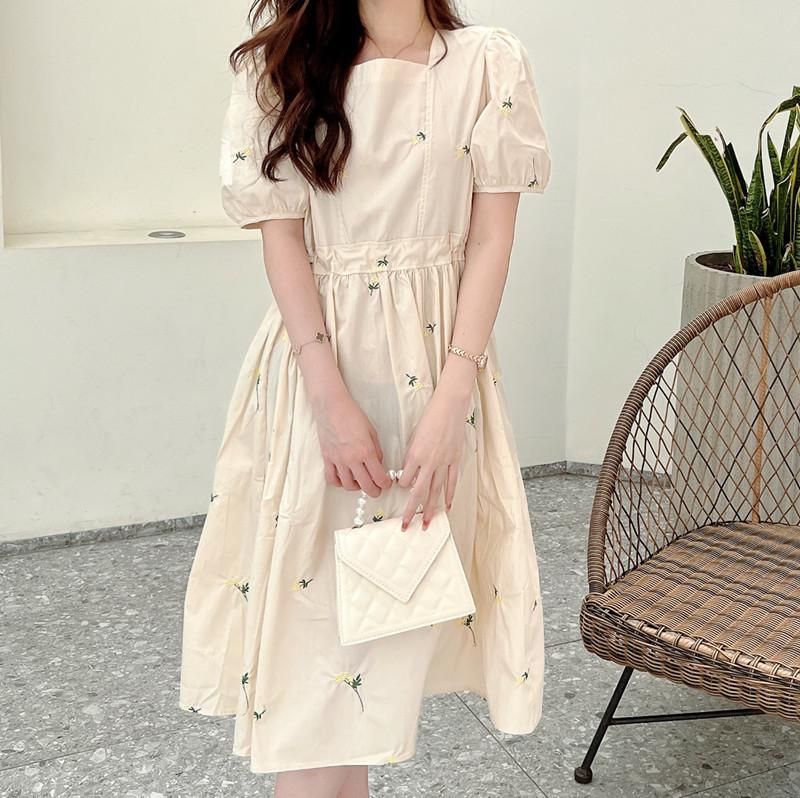 Apolina 半袖花柄ワンピース M 半袖ワンピース Mサイズ Apolina 半袖花柄ワンピース M Apolina 半袖花