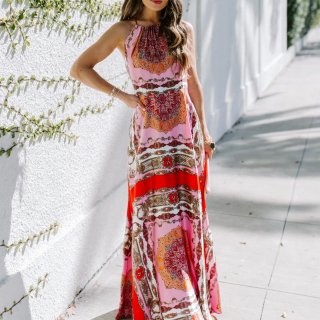 人気の海外デザイン スカーフ柄プリントのロング丈ホルターネックワンピース リゾートドレス