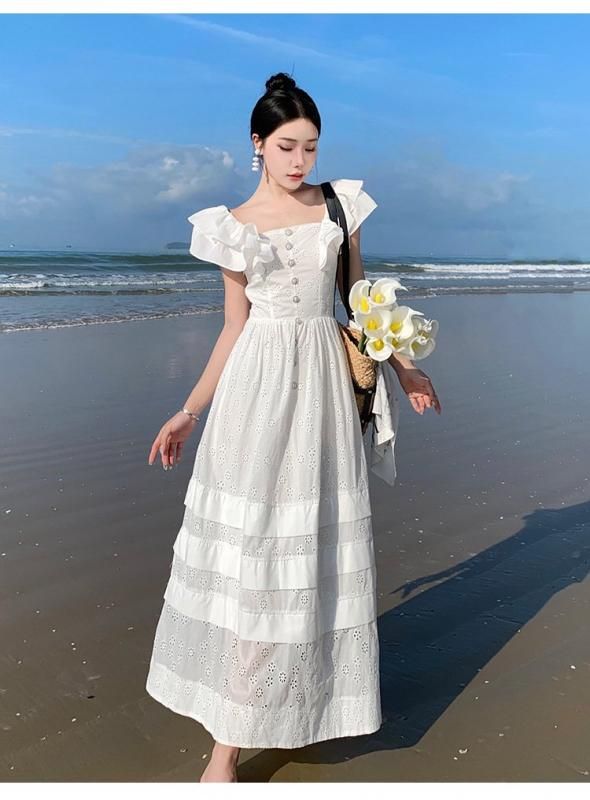 清楚ガーリーなティアードフリルのロング丈ホワイトワンピース