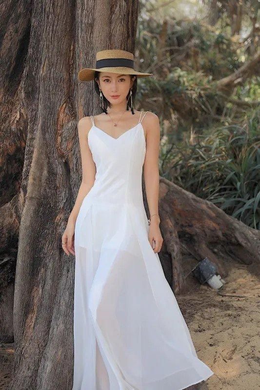 大胆な背中見せ バックコンシャスのマキシ丈キャミソール白ワンピース