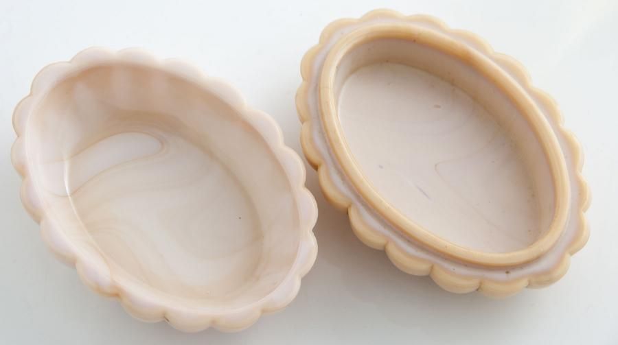 ガラス製ソープディッシュ 鳩とオリーブ - アンティークと