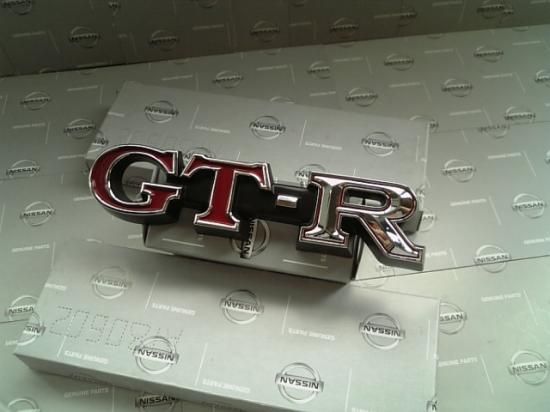 留め具もちゃんとございます日産 純正 GTR フロントエンブレム