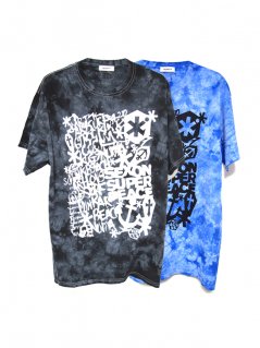 <img class='new_mark_img1' src='https://img.shop-pro.jp/img/new/icons47.gif' style='border:none;display:inline;margin:0px;padding:0px;width:auto;' />TIE DYE COLLAGE TEE