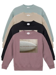 <img class='new_mark_img1' src='https://img.shop-pro.jp/img/new/icons14.gif' style='border:none;display:inline;margin:0px;padding:0px;width:auto;' />BOARD PHOTO CREWNECK