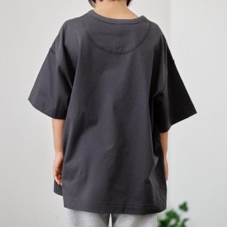 <img class='new_mark_img1' src='https://img.shop-pro.jp/img/new/icons14.gif' style='border:none;display:inline;margin:0px;padding:0px;width:auto;' />MOUN TEN.    organic cotton big T（”M” embroidery) / charcoal