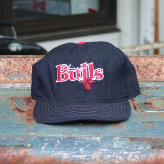 VINTAGE CHICAGO BULLS CAP<img class='new_mark_img2' src='https://img.shop-pro.jp/img/new/icons5.gif' style='border:none;display:inline;margin:0px;padding:0px;width:auto;' />